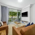 Surfers Paradise Central Chevron Apartment Sleeps 8 - Optimise Bnb