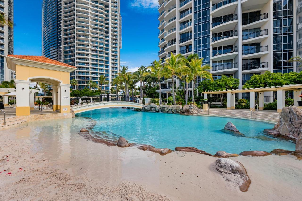 Surfers Paradise Chevron Sleeps 8 - Optimise
