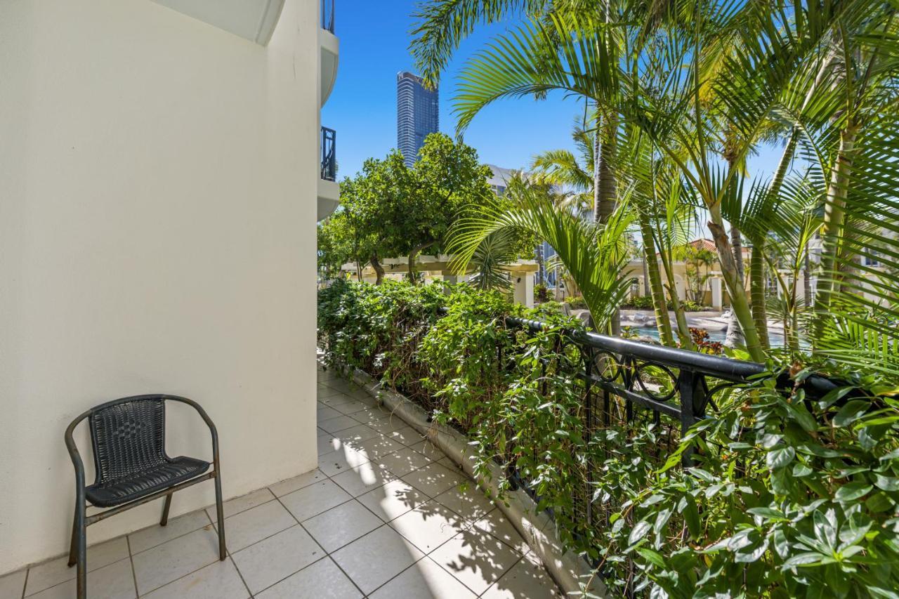 Surfers Paradise Chevron Sleeps 8 - Optimise