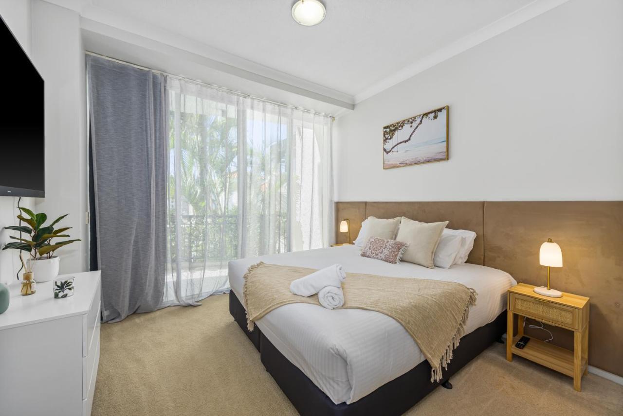 Surfers Paradise Chevron Sleeps 8 - Optimise *